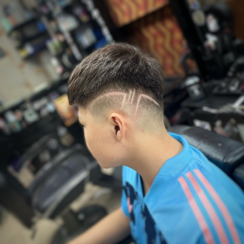 Barber cắt tóc nam đẹp chuyên crew cut