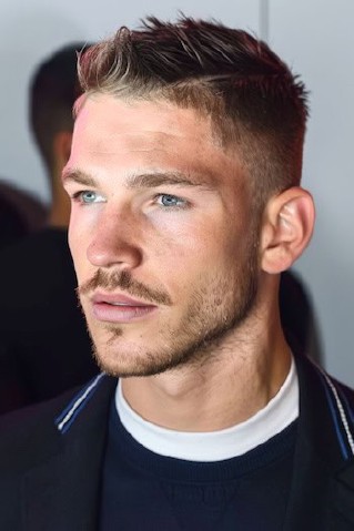 Crew cut mid fade trẻ trung phù hợp nhiều phong cách