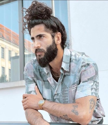 Tóc man bun cho mặt tròn có hợp không?