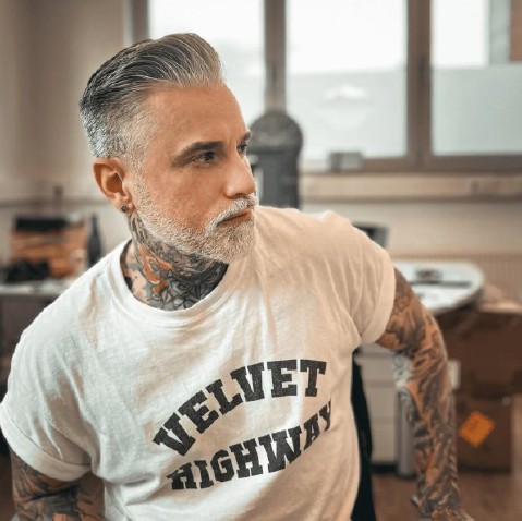 Tóc slick back ngắn đẹp gọn gàng phù hợp mọi khuôn mặt